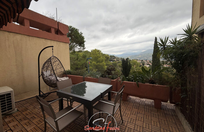 STUDIO MEUBLE AVEC TERRASSE — photo 5