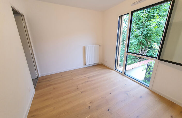 T2 avec balcon récent à Couzon-Au-Mont-D'Or — photo 4