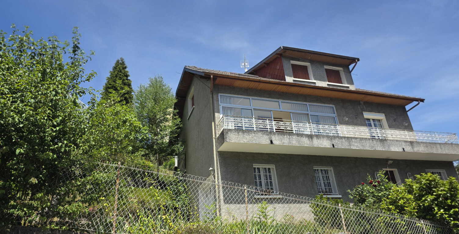 Maison élevée sur deux niveaux avec terrain et garage — photo 1