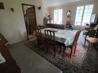 Maison élevée sur deux niveaux avec terrain et garage — photo 4
