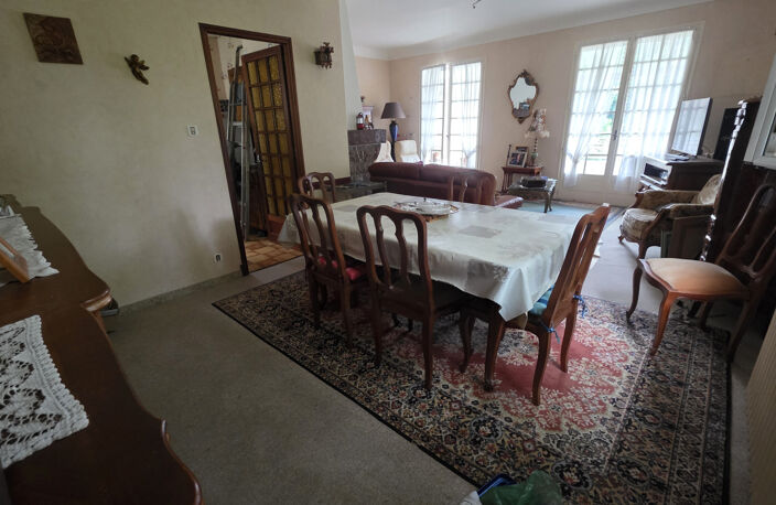 Maison élevée sur deux niveaux avec terrain et garage — photo 4