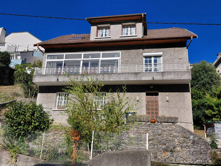 Maison élevée sur deux niveaux avec terrain et garage — photo 1