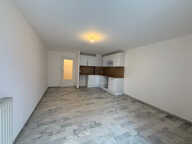 HYERES - STUDIO REFAIT A NEUF de 26.73 m2 + 4.78 m2 de LOGGIA + CAVE de 5m2 — photo 2