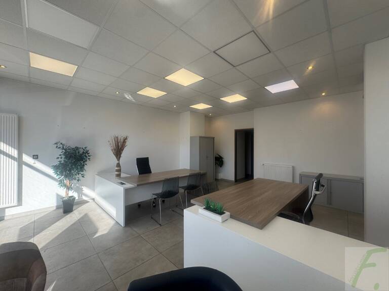 Local commercial — photo 1