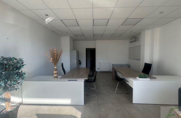 Local commercial — photo 2