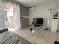 LOCATION A L'ANNEE STUDIO MEUBLE VALESCURE — photo 2