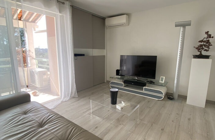 LOCATION A L'ANNEE STUDIO MEUBLE VALESCURE — photo 2