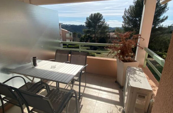 LOCATION A L'ANNEE STUDIO MEUBLE VALESCURE — photo 3