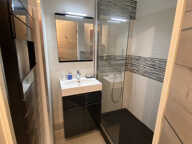 LOCATION A L'ANNEE STUDIO MEUBLE VALESCURE — photo 4