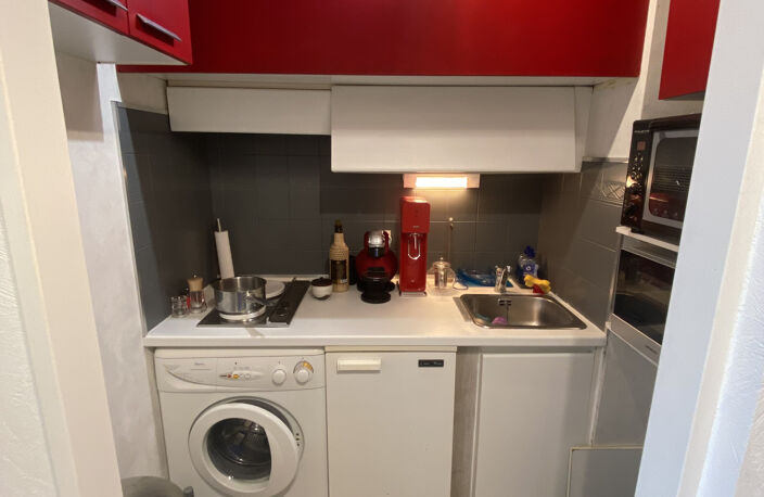 LOCATION A L'ANNEE STUDIO MEUBLE VALESCURE — photo 5