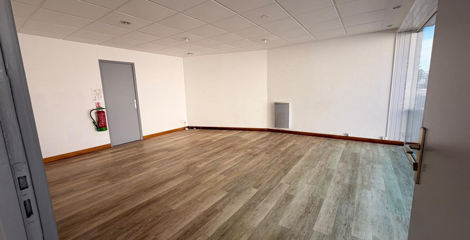 Location commerce  45 m² à Les Lucs-sur-Boulogne (85170) — photo 1