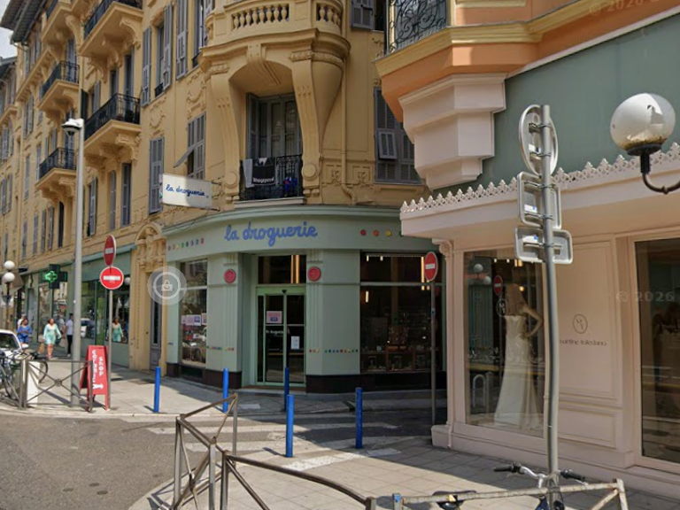 Local commercial - rue de l'Hôtel des Postes — photo 1