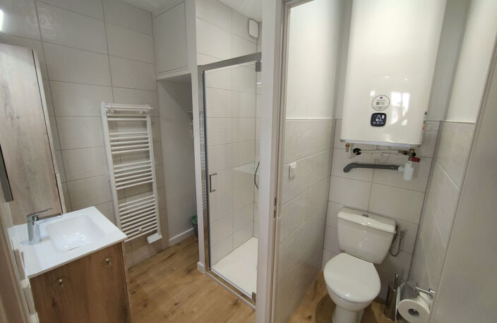 Poitiers, proche Fac - Studio refait à neuf meublé avec park — photo 3