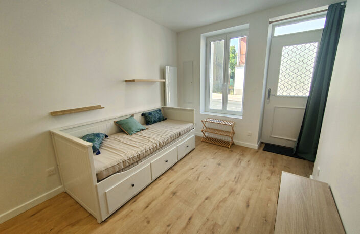 Poitiers, proche Fac - Studio refait à neuf meublé avec park — photo 4
