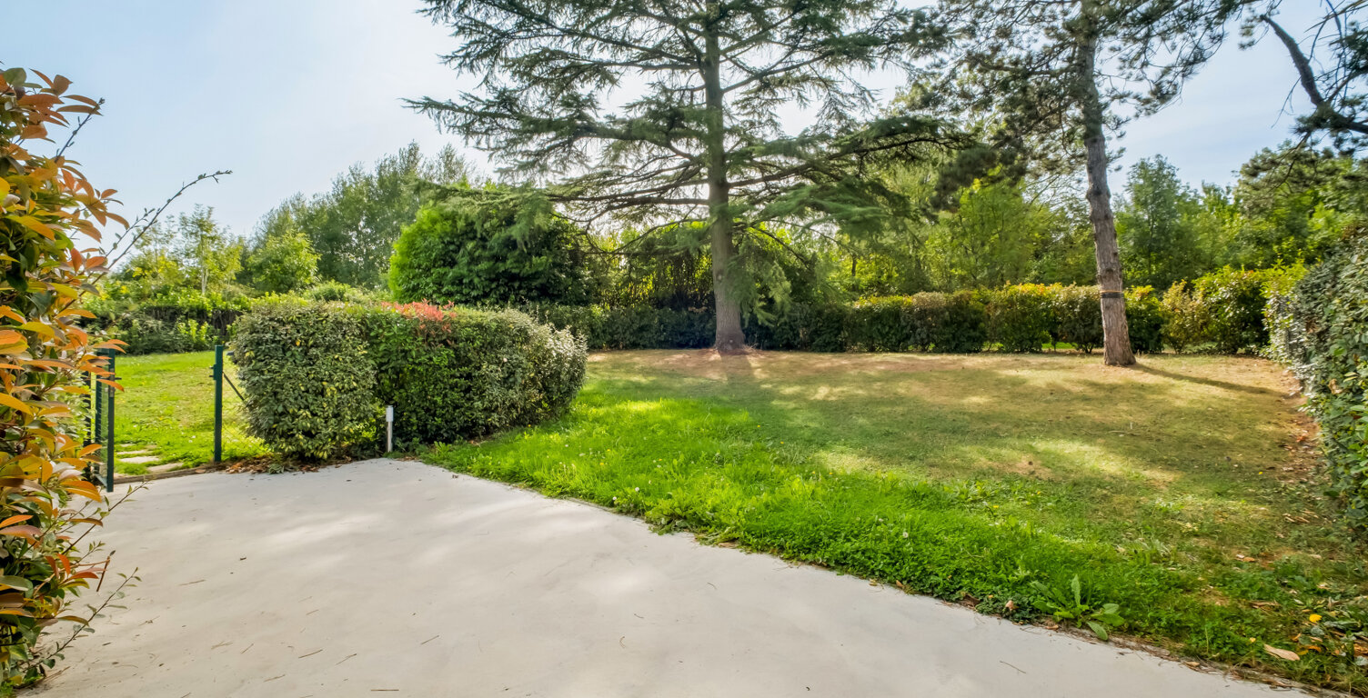 Triplex Chaponnay avec garage de 50m2 — photo 1