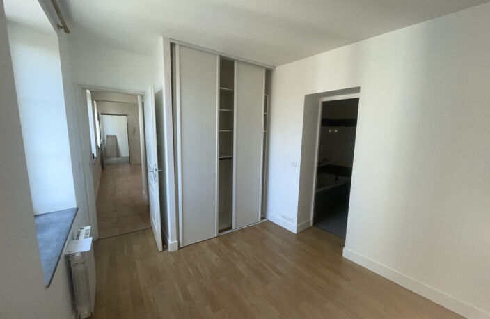 CENTRE VILLE CASTELNAUDARY APPARTEMENT DE TYPE 4 AU SECOND ETAGE D UN PETIT COLLECTIF LIBRE AU 05 JANVIER 2027 — photo 3