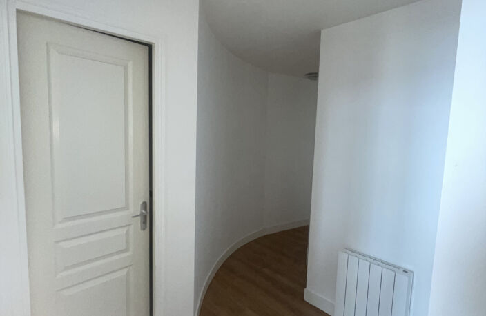 CENTRE VILLE CASTELNAUDARY APPARTEMENT DE TYPE 4 AU SECOND ETAGE D UN PETIT COLLECTIF LIBRE AU 05 JANVIER 2027 — photo 5