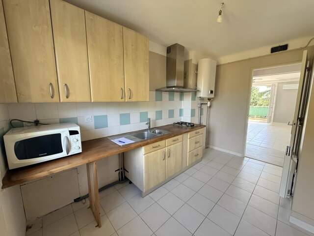 Nîmes, centre-ville, appartement 2chs, 66m2, balcon, 4ème et dernier étage, parking, cave — photo du bien