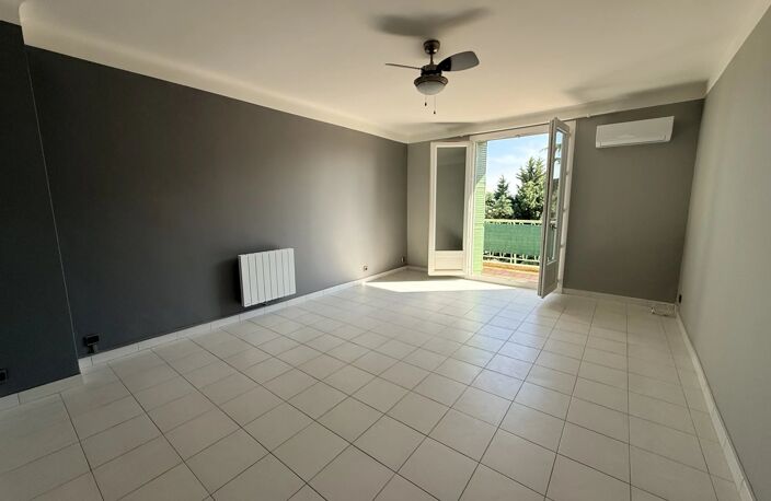Nîmes, centre-ville, appartement 2chs, 66m2, balcon, 4ème et dernier étage, parking, cave — photo 2