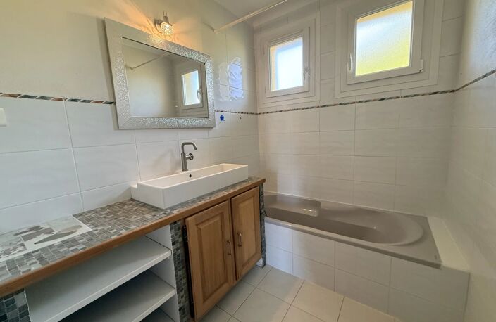 Nîmes, centre-ville, appartement 2chs, 66m2, balcon, 4ème et dernier étage, parking, cave — photo 4