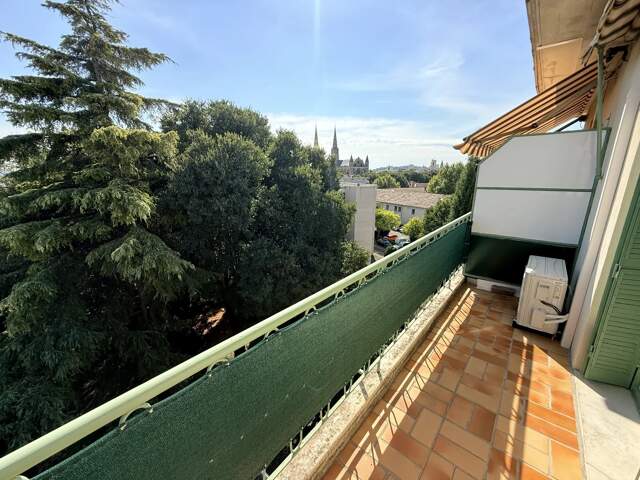 Nîmes, centre-ville, appartement 2chs, 66m2, balcon, 4ème et dernier étage, parking, cave — photo du bien
