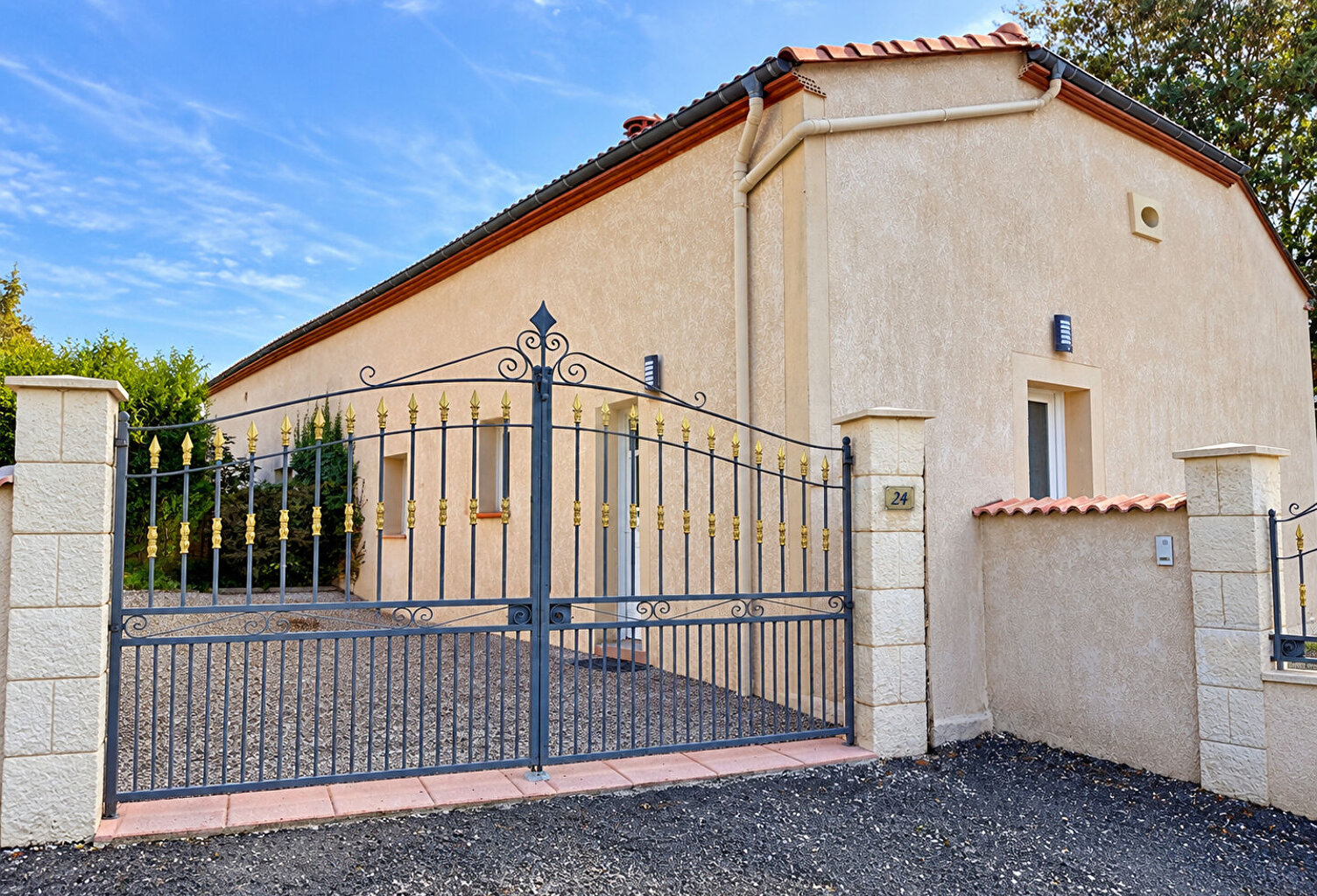 Maison mitoyenne rénovée , secteur eysses . — photo 1
