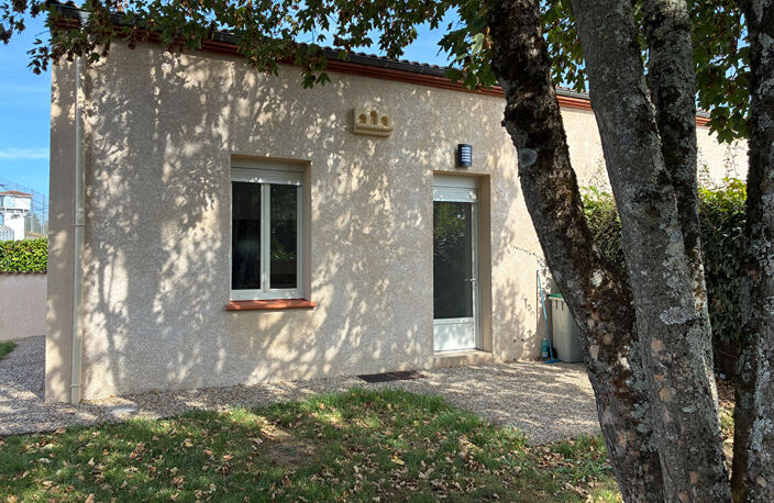 Maison mitoyenne rénovée , secteur eysses . — photo 2