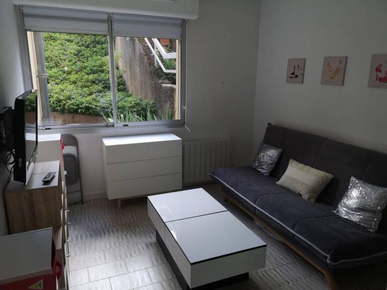 LOCATION STUDIO MEUBLE RODEZ SANS FRAIS D'AGENCE — photo 1
