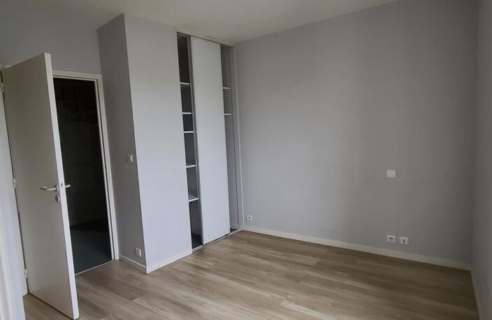 LOCATION T2 DUPLEX RODEZ SANS FRAIS D'AGENCE — photo 2