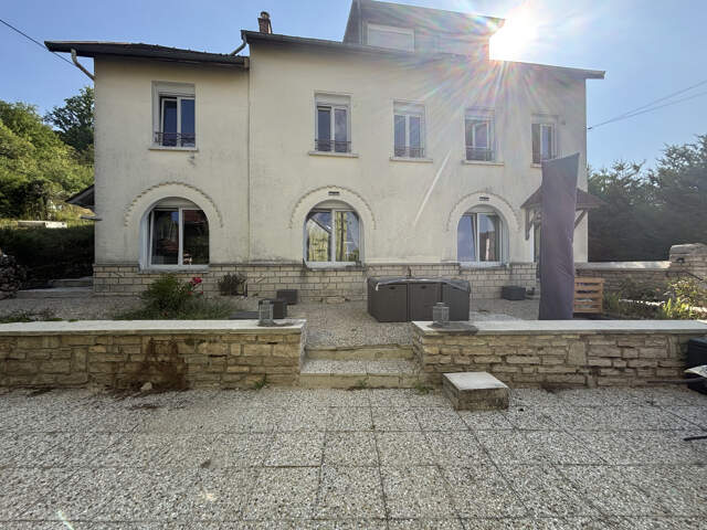MAISON FAMILIALE  de 250 m2 AU CENTRE DU VIGNOBLE BOURGUIGNO — photo du bien