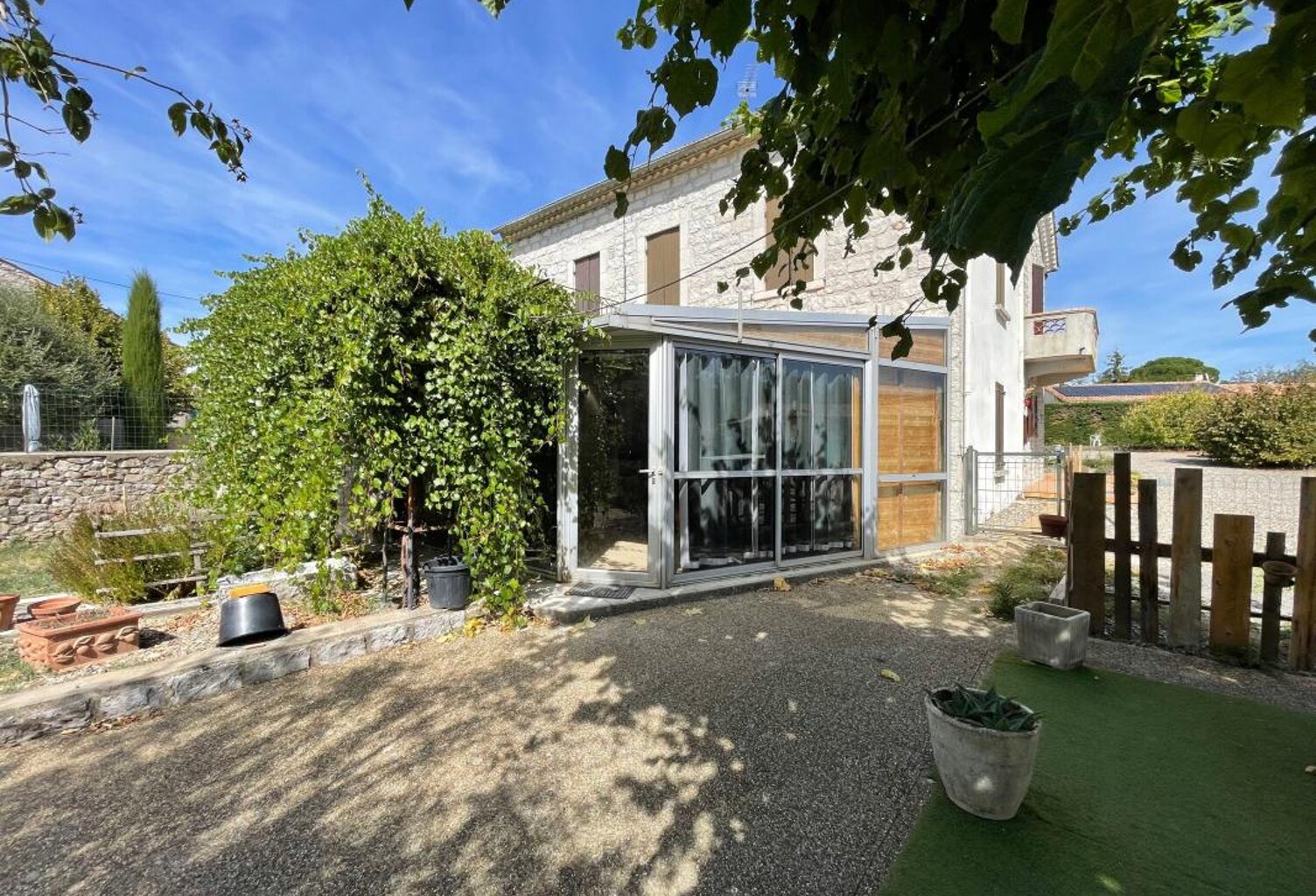 Maison en pierre avec grand garage et piscine proche centre ville — photo 1
