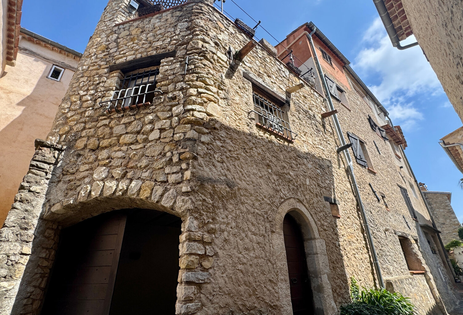 MAGAGNOSC MAISON DE VILLAGE 276 M2 AVEC GARAGE ET TERRASSE — photo 1