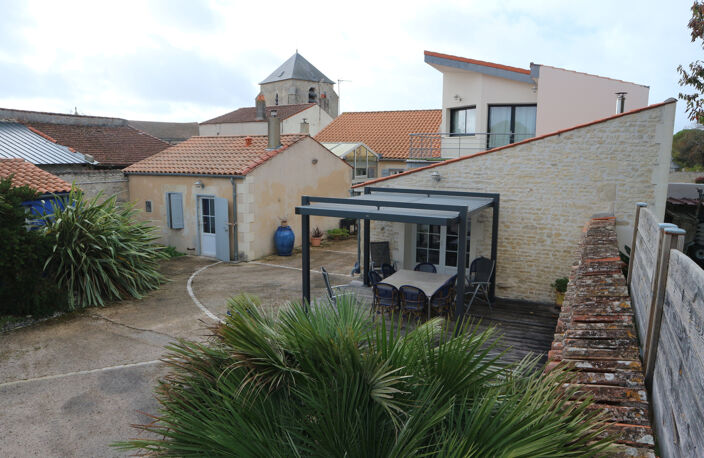 ENSEMBLE IMMOBILIER DE 245 M2 MÊLANT L'ANCIEN ET LE CONTEMPO — photo 2