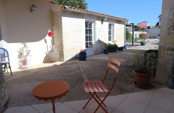 ENSEMBLE IMMOBILIER DE 245 M2 MÊLANT L'ANCIEN ET LE CONTEMPO — photo 3