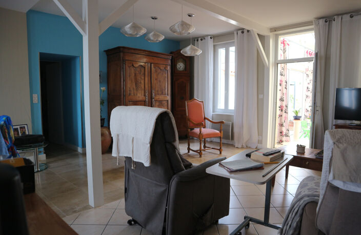 ENSEMBLE IMMOBILIER DE 245 M2 MÊLANT L'ANCIEN ET LE CONTEMPO — photo 5