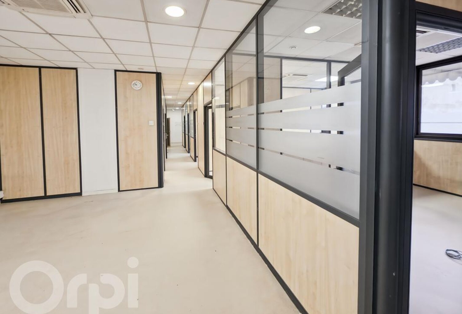 LOCAL PROFESSIONNEL 134 M² + 2 STATIONNEMENTS — photo 1