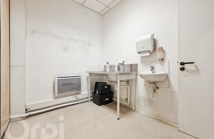LOCAL PROFESSIONNEL 134 M² + 2 STATIONNEMENTS — photo 4
