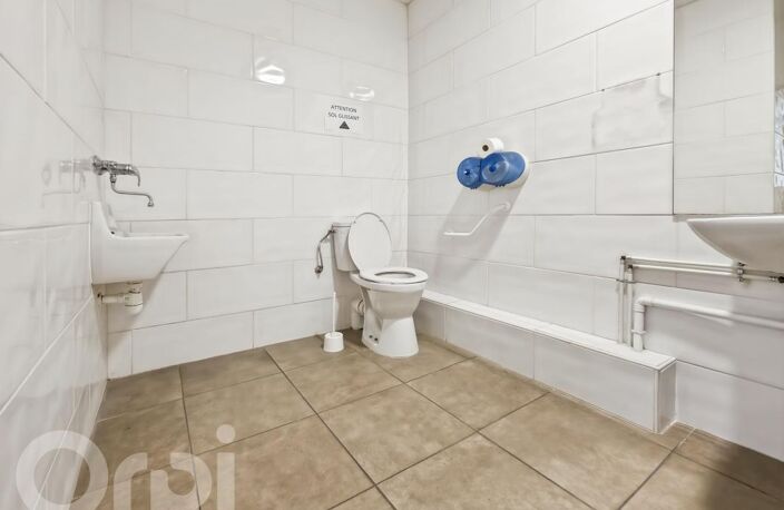 LOCAL PROFESSIONNEL 134 M² + 2 STATIONNEMENTS — photo 5