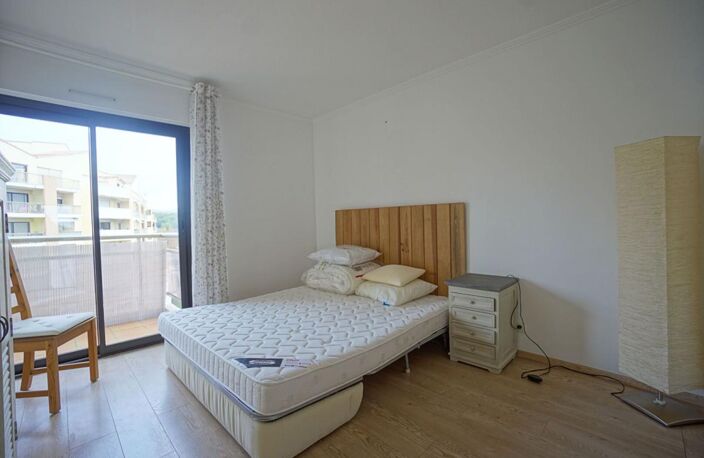APPARTEMENT 3 PIECES MEUBLE - 48 Boulevard de la République - Résidence Les Digitales - 06 110 LE CANNET — photo 4