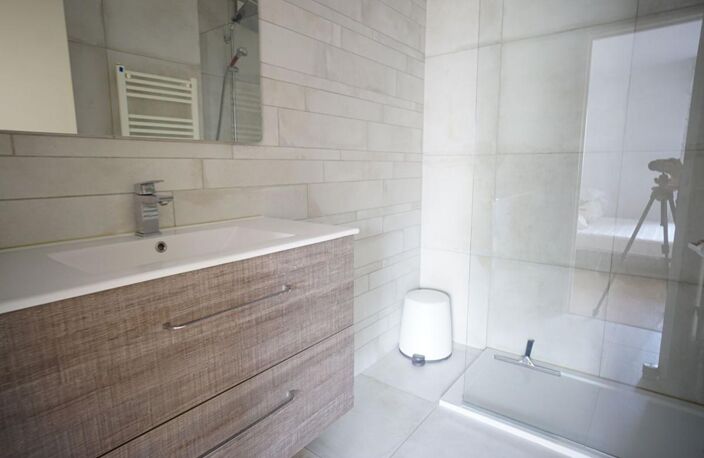 APPARTEMENT 3 PIECES MEUBLE - 48 Boulevard de la République - Résidence Les Digitales - 06 110 LE CANNET — photo 5