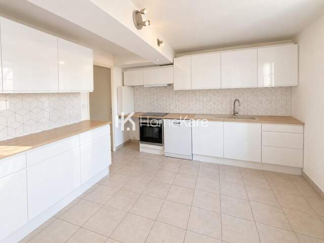 MAISON DE VILLAGE IDÉALEMENT SITUÉE — photo du bien