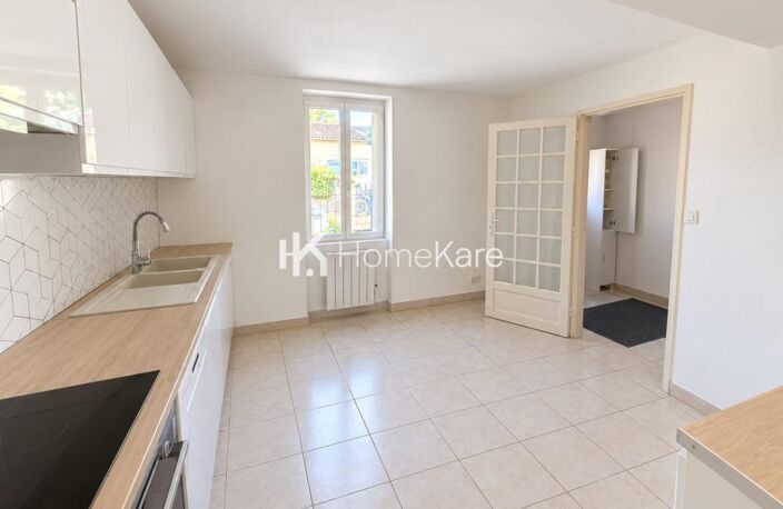 MAISON DE VILLAGE IDÉALEMENT SITUÉE — photo 2