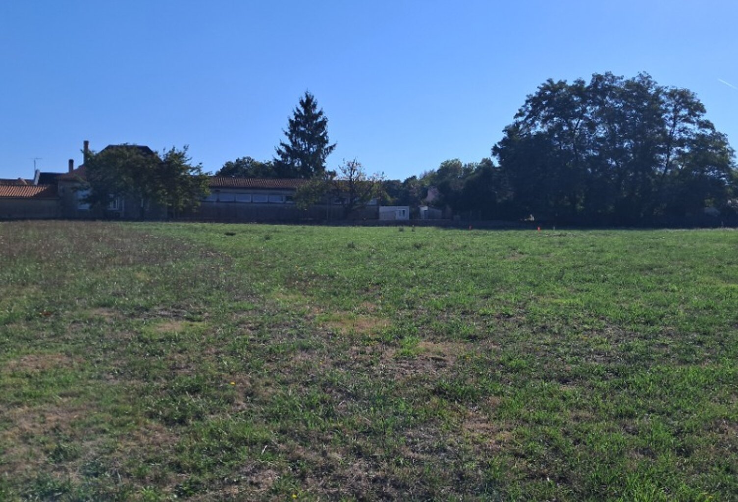 Terrain à bâtir à Pouillac (17210) — photo 1