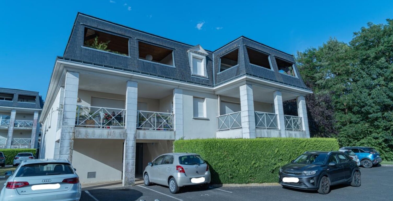 SAINT-CYR-SUR-LOIRE – T2 42,80 m² – DERNIER ÉTAGE – TERRASSE – BOX + PARKING — photo 1