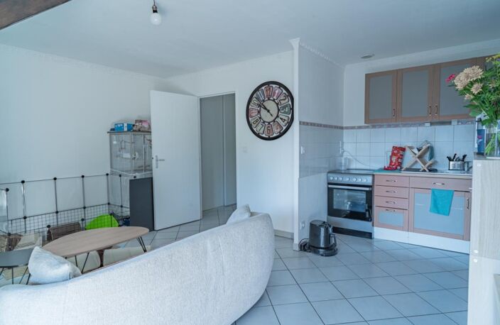 SAINT-CYR-SUR-LOIRE – T2 42,80 m² – DERNIER ÉTAGE – TERRASSE – BOX + PARKING — photo 3