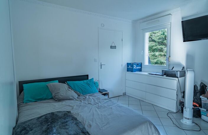 SAINT-CYR-SUR-LOIRE – T2 42,80 m² – DERNIER ÉTAGE – TERRASSE – BOX + PARKING — photo 4