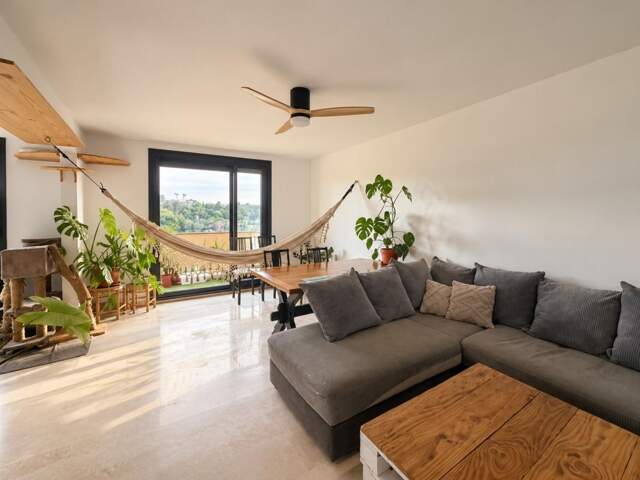 Appartement T3 transformable en T4 – Dernier étage – Vue mer et Bonne Mère – 2 balcons – Parking — photo du bien