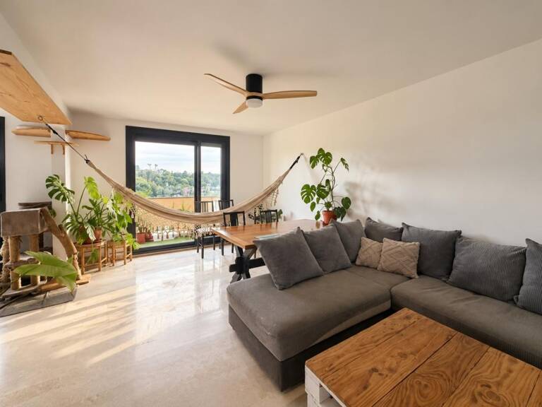 Appartement T3 transformable en T4 – Dernier étage – Vue mer et Bonne Mère – 2 balcons – Parking — photo 1
