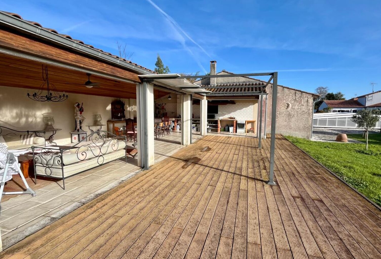 SAINT MICHEL EN L'HERM (85) 10 MIN DES PLAGES ENSEMBLE IMMOBILIER 222M² AVEC PISCINE ANNEXES ET JARDIN — photo 1