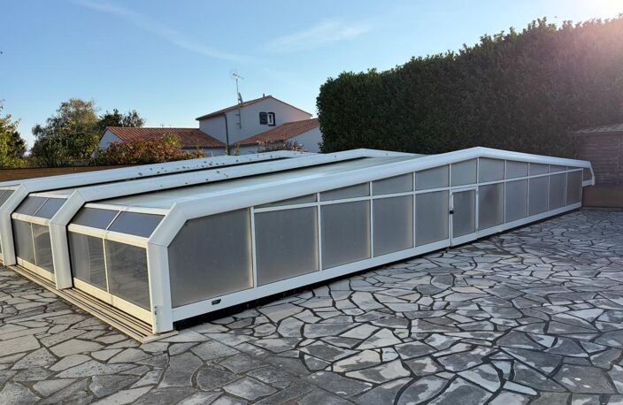 SAINT MICHEL EN L'HERM (85) 10 MIN DES PLAGES ENSEMBLE IMMOBILIER 222M² AVEC PISCINE ANNEXES ET JARDIN — photo 3